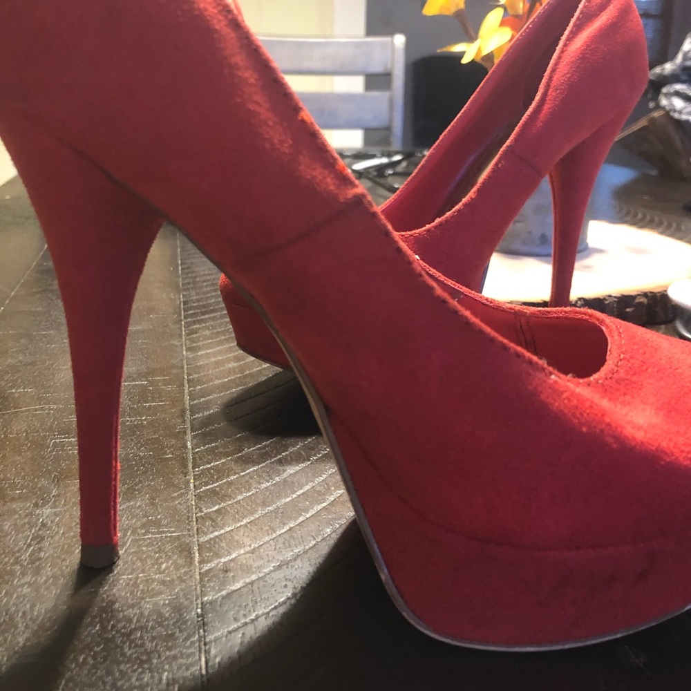 Red Hot Pumps - Picture 3 of 3